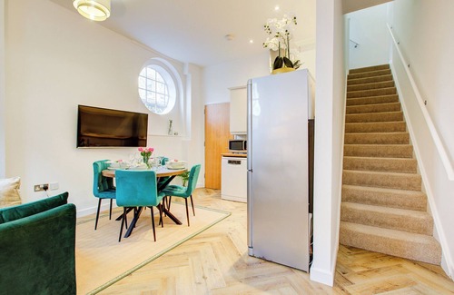 Deptford Apartment | City Retreat with Large Outdoor Terrace near Greenwich and Canary Wharf