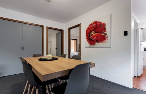 East Launceston House | City Retreat with Parking