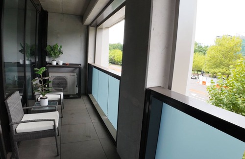 Reid Apartment | City Retreat with Rooftop Pool, Private Parking & City Views