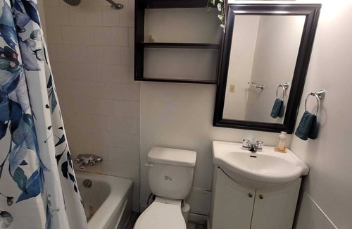 Eau Claire Apartment | City Sanctuary: Cozy Downtown Calgary Escape