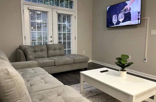Midtown Apartment | City Scape Oasis Brand New listing