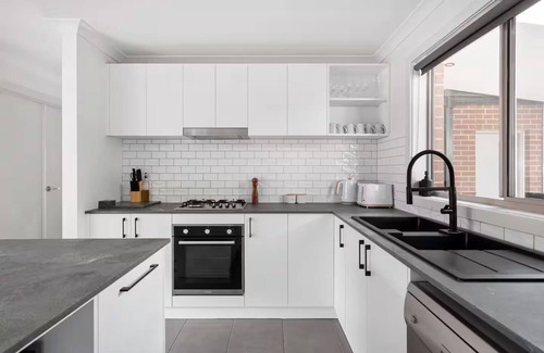 Charlemont House | City & Sea Retreat – Family Friendly Stay