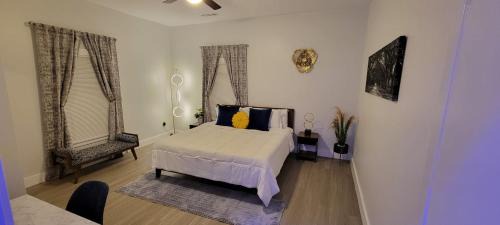 College Park Villa | City Serenity-2BR Home away from Home. 6 Min from ATL Airport