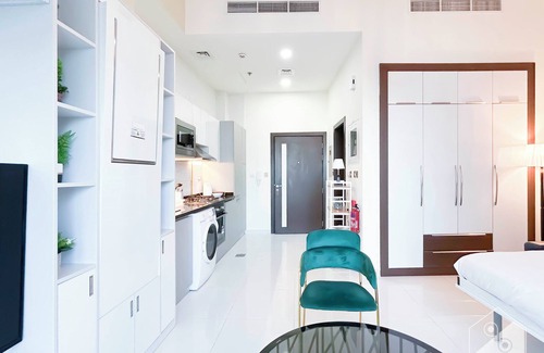 Al Barsha Apartment | City Serenity: Modern Studio with Stunning Views