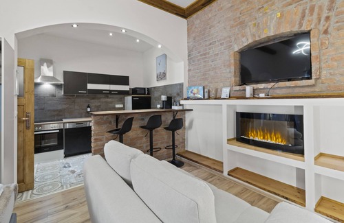 Vienna Apartment | City & Sky: Vienna Apartment Close to the Airport