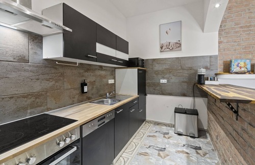 Vienna Apartment | City & Sky: Vienna Apartment Close to the Airport
