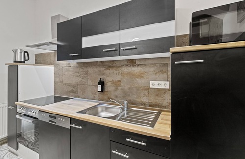 Vienna Apartment | City & Sky: Vienna Apartment Close to the Airport