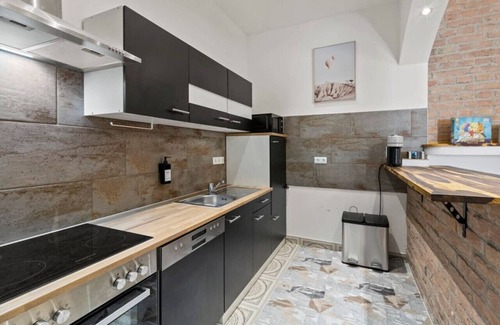 Oberlaa Apartment | City & Sky: Vienna Apartment Close to the Airport