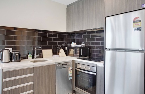 Newton Apartment | City Skyline Apartment near Myers Park