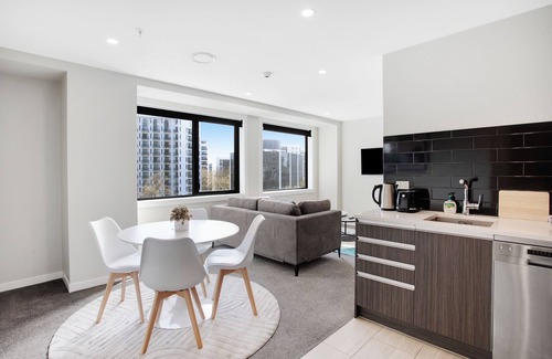 Newton Apartment | City Skyline Apartment near Myers Park