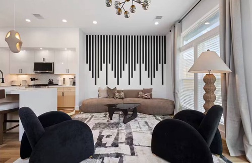 Northside House | City Stay Couples, Creators, and Cozy Hub in HTX