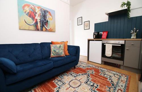Grangetown Apartment | City Stay! Smart TVs in every room! Sleeps 4 & Parking Available, 2 min walk to Shops, Bars and Restaurants