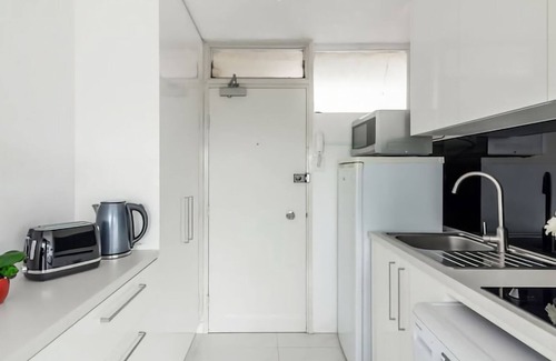 Kings Cross Apartment | City Stay with Stunning Views Free Parking