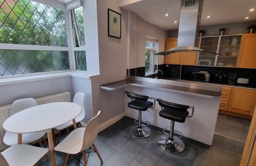 Manchester House | City SuperHost House on Rochdale Road