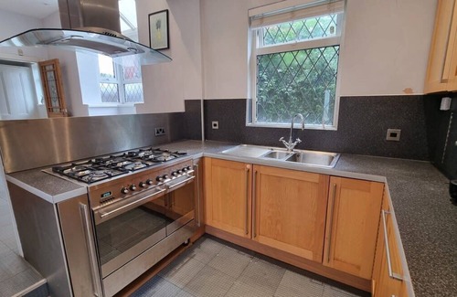 Manchester House | City SuperHost House on Rochdale Road