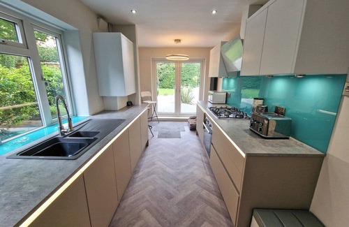 Northenden House | City SuperHost Stunning Home from Home