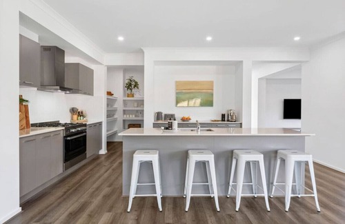 Armstrong Creek House | City & Surf Getaway - Luxe, Spacious, Sleeps 12