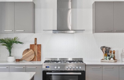 Armstrong Creek House | City & Surf Getaway - Luxe, Spacious, Sleeps 12