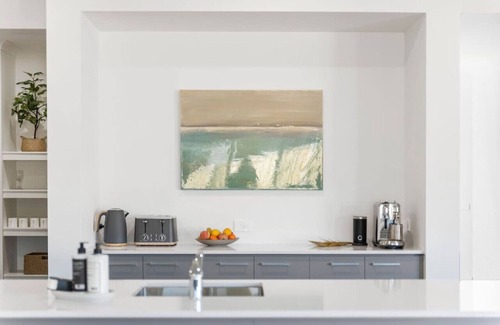 Armstrong Creek House | City & Surf Getaway - Luxe, Spacious, Sleeps 12