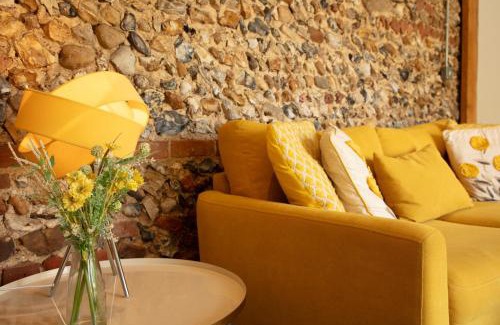Toppesfield House | City to Country Retreat Luxury Cottage with Hot Tub