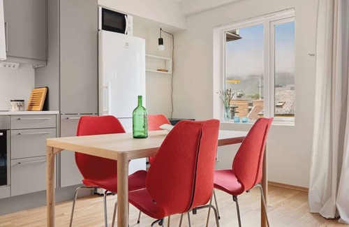 Arstad Apartment | City Traveller I Balcony, Workspace & Elevator