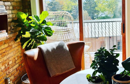 Lansing Apartment | City Treehouse Loft & Balcony - Old Town Lansing