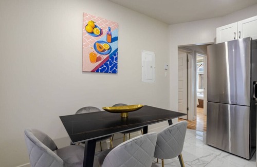 Cote-Des-Neiges—Notre-Dame-De-Grace Apartment | City Verve Modern 2BR in NDG MTL
