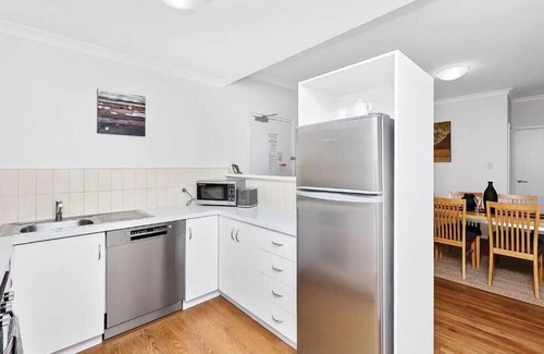 Northbridge Apartment | City View Apartment near to RAC Arena