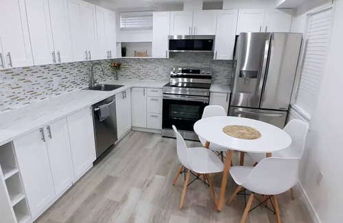 Orillia Apartment | City-View Apartment with Hot Tub (3 Bedrooms)