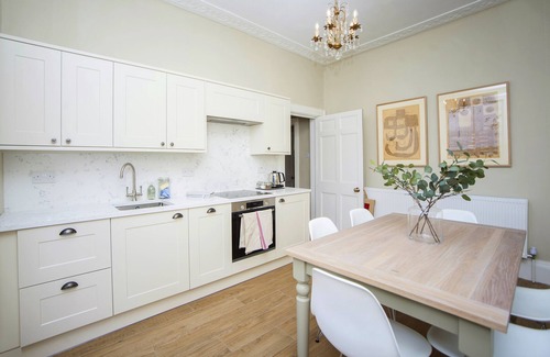 Bath House | CITY VIEW - BATH - a 2 bed apartment that sleeps 4 guests in 2 bedrooms