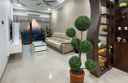 Larut Apartment | City View Condo near Lake Garden