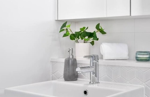 Wollongong CBD Apartment | City View Escape Panoramic Wollongong Longstays