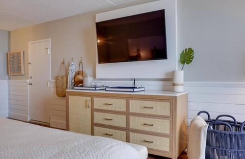 North Ocean City Hotel | City View King, Ashore Resort & Beach Club, Beachfront Bar, Ocean City