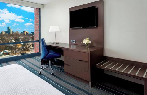Cambridgeport House | City View King Room at Courtyard Boston Cambridge - Minutes to Downtown Boston