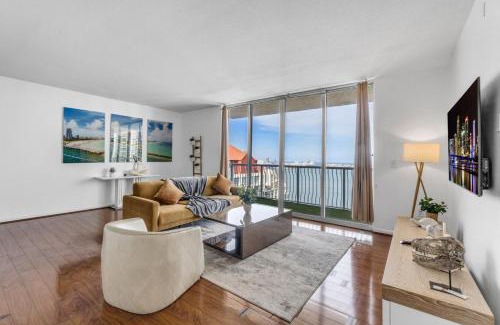 Brickell Apartment | City-View Retreat in Brickell 2BR and Free Parking
