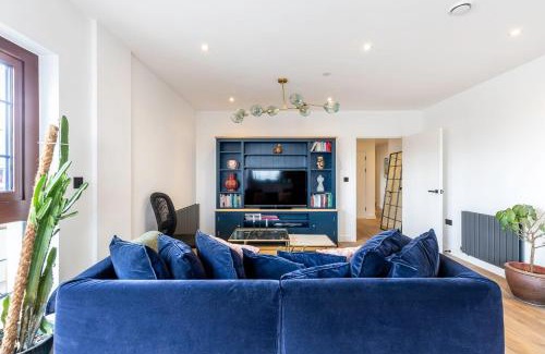 Stepney Green Apartment | City View Spacious 2 bedroom Penthouse