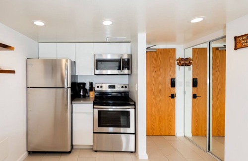 Waikiki Condo | City-View Waikiki Beach Condo - Free Parking!