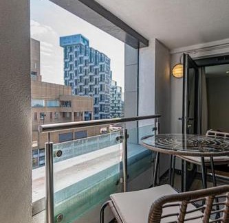 The Docks Apartment | City View with Balcony