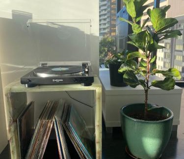 South Melbourne Apartment | City Views Apartment with Free Parking