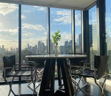 South Melbourne Apartment | City Views Apartment with Free Parking