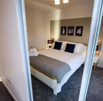 Auchengray Apartment | City Views by the Castle, Free Designated Parking.