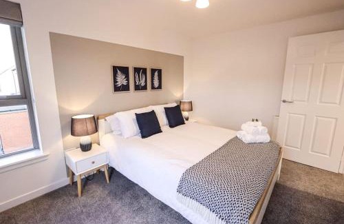 Auchengray Apartment | City Views by the Castle, Free Designated Parking.