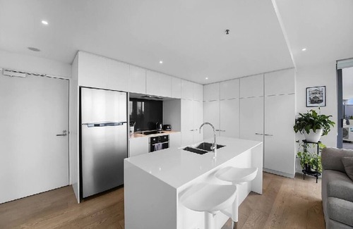 Flemington Apartment | City Views, Melbourne Cup WinnernEntire rental unit in Kensington, Australia