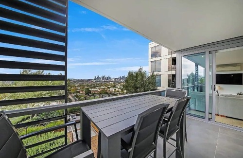 Flemington Apartment | City Views, Melbourne Cup WinnernEntire rental unit in Kensington, Australia