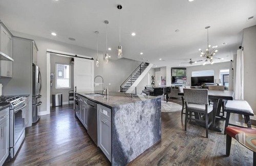 Third Ward House | City Views - Walking Distance to Panthers Stadium