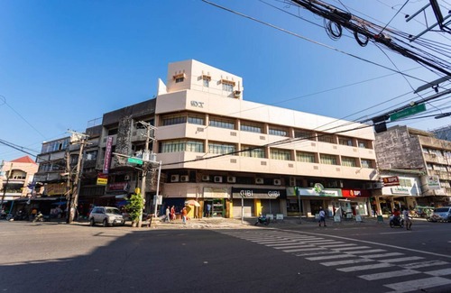 Downtown Tacloban Apartment | Cityscape Charm: Etsu Studio in the Heart of Tacloban