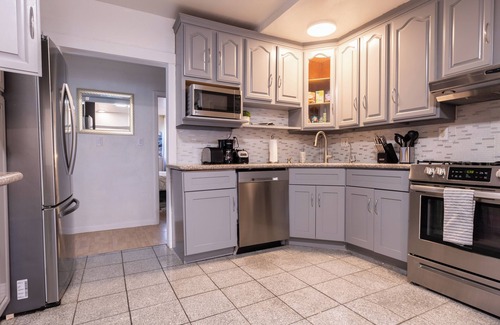 San Bruno House | Cityscape Haven - Central SF Home near SFO