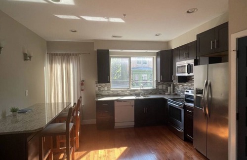 Point Breeze House | Cityscape Haven Prime Location