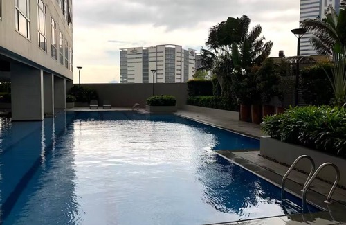 Wack-Wack Greenhills Condo | Cityscape minimalist #2