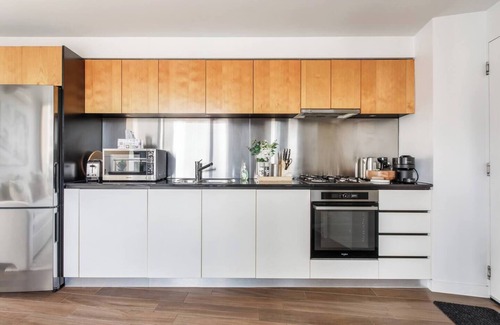 Chinatown Apartment | Cityscope Stylish CBD Pad with a View